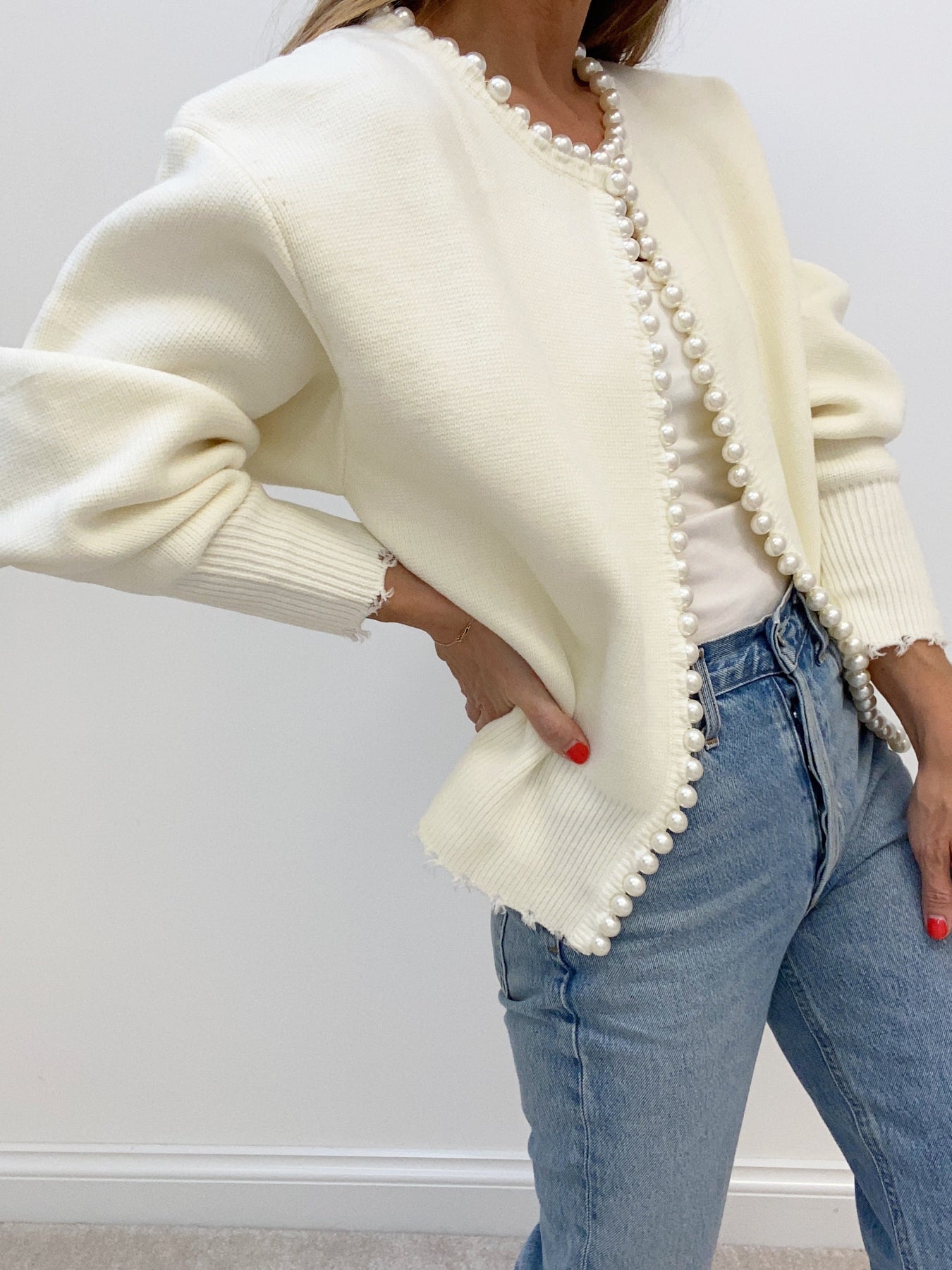 Vivien – Sweater cu decoratiuni din perle si marginile franjurate