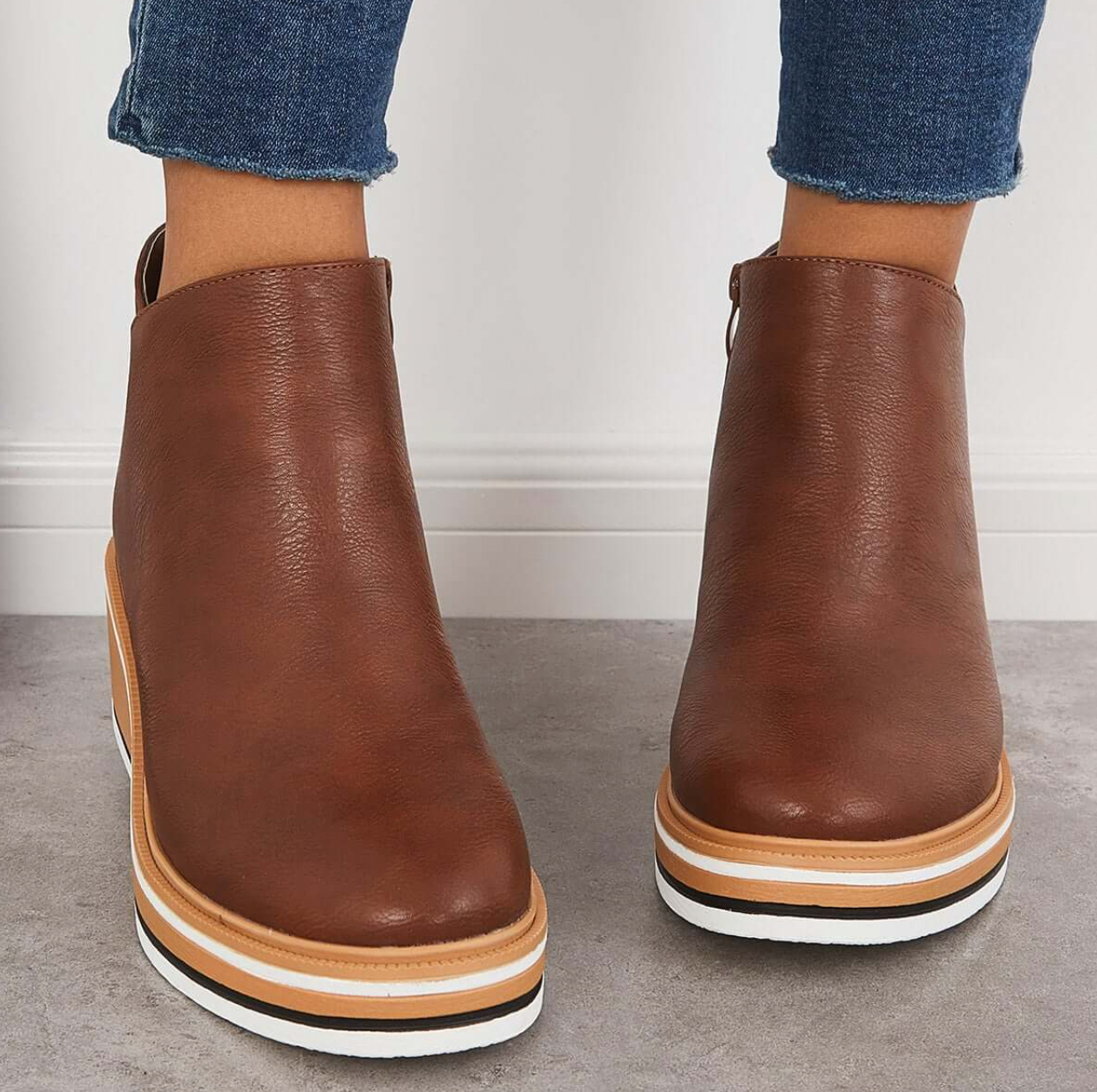 Mari Stella – Booti stilfuli din piele cu ornamente