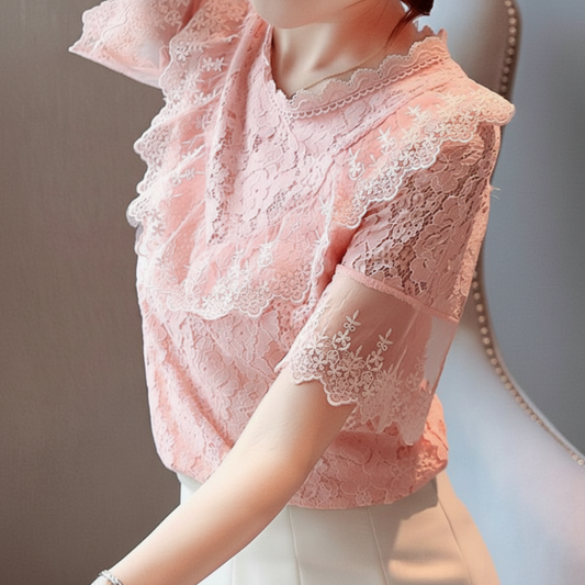 Bluză romantică din dantelă
